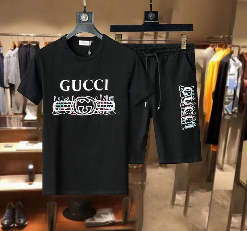 Gucci Men's Suits 551